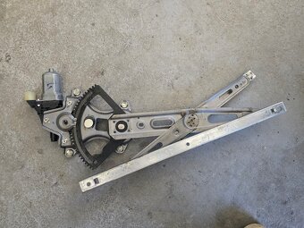 Sťahovanie okna Hyundai i20 2010 - 3