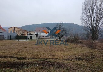Ponúkame na predaj lukratívny pozemok v Nitrici - 3