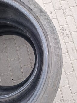 225/45 R18 - 3