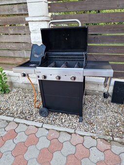 Predam plne funkčný , velmi zachovaly plyn gril CHAR - BROIL - 3