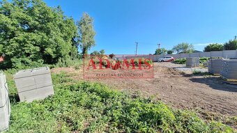 ADOMIS - predám pekný stavebný pozemok 820m2,projekt,všetky - 3