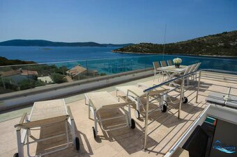 ☀Trogir/okolie – moderný apartmán so strešnou terasou a výhľ - 3