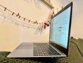 UMAX VisionBook 14WE Plus - 3