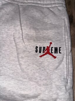 Supreme x Jordan suprava - 3