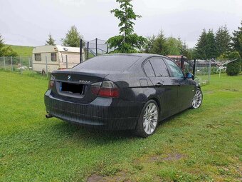 Predám BMW e90 320d - 3