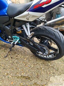 Predám Suzuki GsxR 600 k4 - 3
