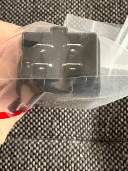 Predám nove spínacie relé 12V 40A 4Pin - 3