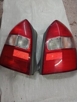 Mazda 323f z roku 2001-náhradné diely - 3