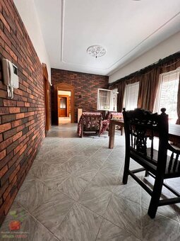 Výnimočná 9-izbová nehnuteľnosť s veľkým pozemkom – ideálna - 3