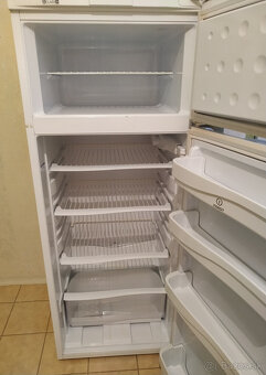 Chladnička s malou mrazničkou Indesit - 3
