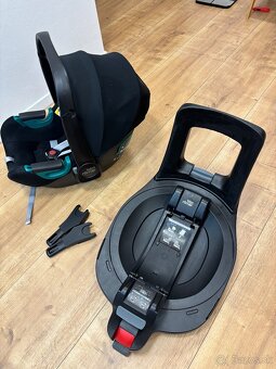 Autosedacka so základňou BRITAX ROMER - 3
