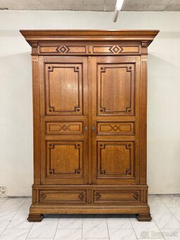Starožitná šatní skříň - 3