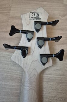 Basgitara, predám bezpražcovu basgitaru Marcus Miller V7 - 3