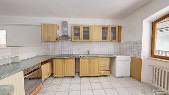 Na predaj, 8i rodinný dom 450 m2, pozemok 900 m2, Trnové, - 3