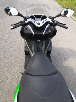 Kawasaki J300 - 3