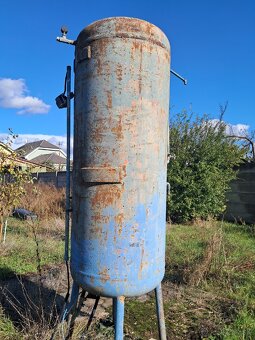 Predám tlakovú nádrž 1m³ - 3