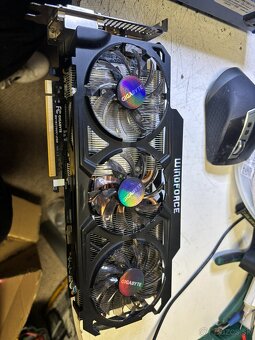 Predám Gigabyte GV-N770OC-2GD - 3