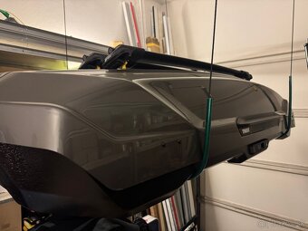 Strešný box Thule s lištami - 3