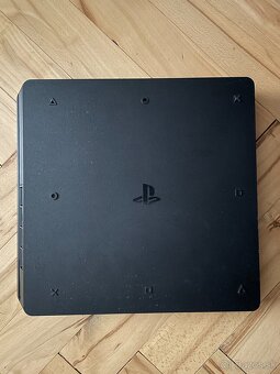 PS4 SLIM 1TB (2 ovladace / 3 hry) - 3