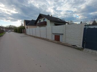 Betónové ploty, záhony, stĺpiky, podhrabove dosky. - 3