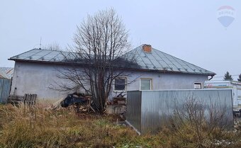 REZERVOVANÉ - Stavba s veľkým pozemkom vhodná na komerčné vy - 3
