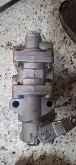 14514955 Brzdič hlavný páčka kolmo Tatra T815 - 3