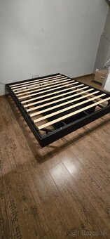 levitujúca posteĺ - 3