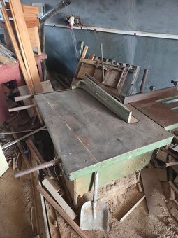 Liatinová stolová kotučová píla s nastavením mieri - 3