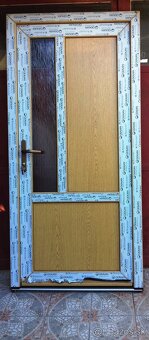 Predám vchodove dvere 99x200 orech a 100x208 svetly dub 3skl - 3