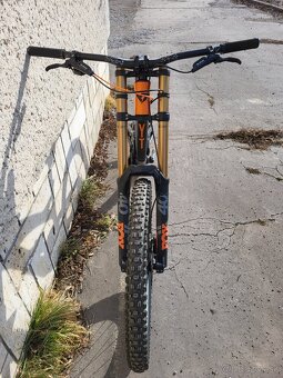Zjazdový bicykel YT - 3