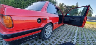 BMW E30 318 is coupe - 3
