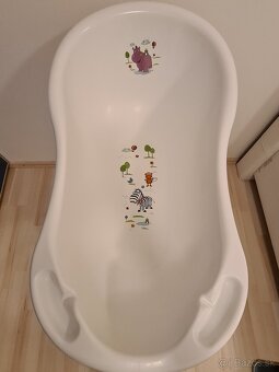 Biely nastaviteľný stojan s vaničkou (84cm) zn. KEEEPER - 3