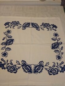 Obrus a prestierania s modrými kvetmi - 3