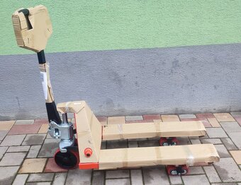 Paletovy vozík BT 2300 - 3