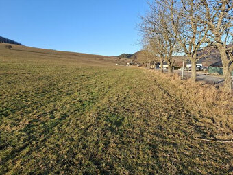 PREDAJ STAVEBNÝ POZEMOK ZBYŇOV - 3