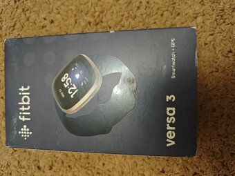 Inteligentné hodinky Fitbit Versa 3 Midnight/Soft Gold Alumi - 3