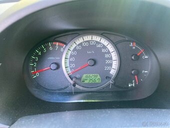 Mazda rok 19.10 2005 krásna 7 miestna - 3