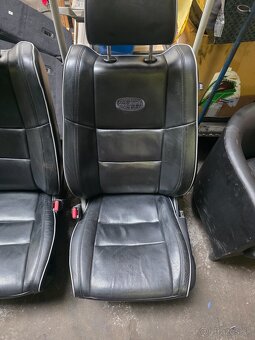Jeep Grand Cerokee wk2 sedacky komplekt - 3