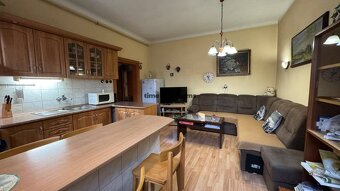 NA PREDAJ 2 izbový byt v historickej bytovke v centre NITRY - 3