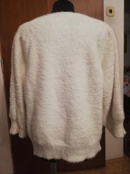 Biely chlpatý svetrík Mango veľkosť L - 3