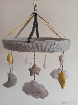 Kolotoč nad postieľku - 3