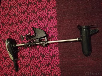 Predám málo používaný elektromotor Rhino vx 54lb - 3