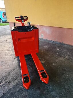 Predám ručne vedený elektrický paletový vozík LINDE -T20 - 3
