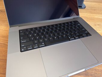 16" Macbook pro M1 Max - 64gb RAM, 1TB SSD, 24 jadrová GPU - 3
