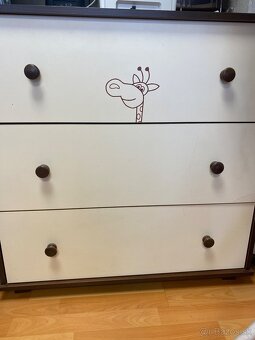 Prebaľovacia komoda a skriňa do detskej izby - 3