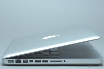 ZÁRUKA/Macbook Pro 13.3"/I5 2.5GHZ/8GB RAM/256GB SSD/CZ - 3