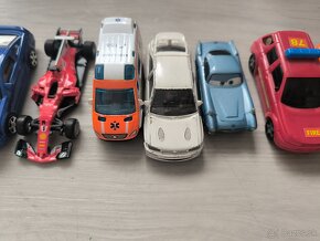 Väčšie autíčká, 10ks,cena 20e spolu alebo 2.50ks - 3
