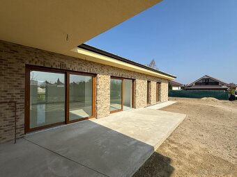 Luxusný 4-izb.Bungalov s dvojgarážou, s fotovoltaikou...... - 3