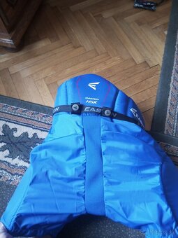 Predám hokejové nohavice Easton Synergy HSX YTH. - 3