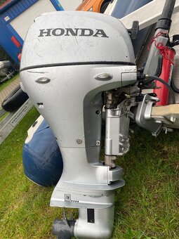 Predám závesný motor Honda BF 20 HP - 3